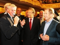 Praha -Ambasador Karel Gott a Václav Havel