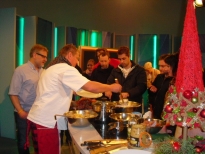 ...nabíráme na talíře..